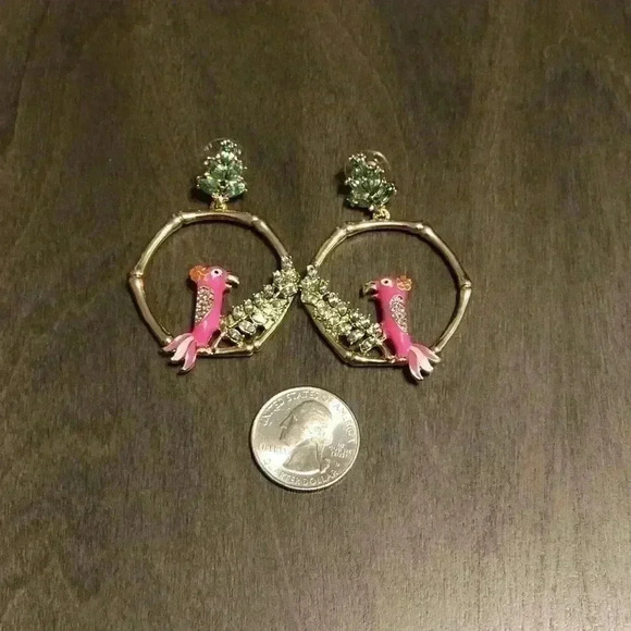 Parrot statement earrings. - Picture 1 of 2